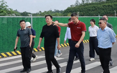 三江新區(qū)（臨港經(jīng)開(kāi)區(qū)）黨工委委員、南溪經(jīng)開(kāi)區(qū)管委會(huì)主任李勇率隊(duì)調(diào)研遠(yuǎn)東股份宜賓智能產(chǎn)業(yè)園